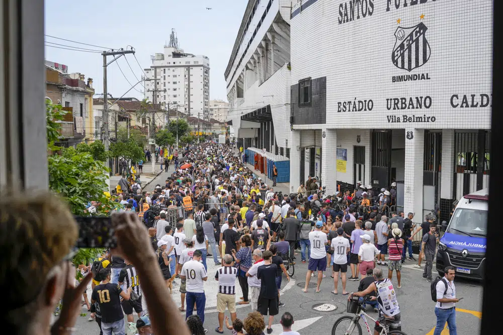 Pele lying in state as thousands pay respect in Stadium