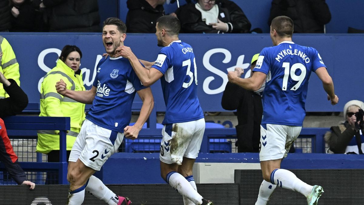 Arsenal suffer blip, as Sean Dyche begins Everton reign with 1-0 win over Gunners